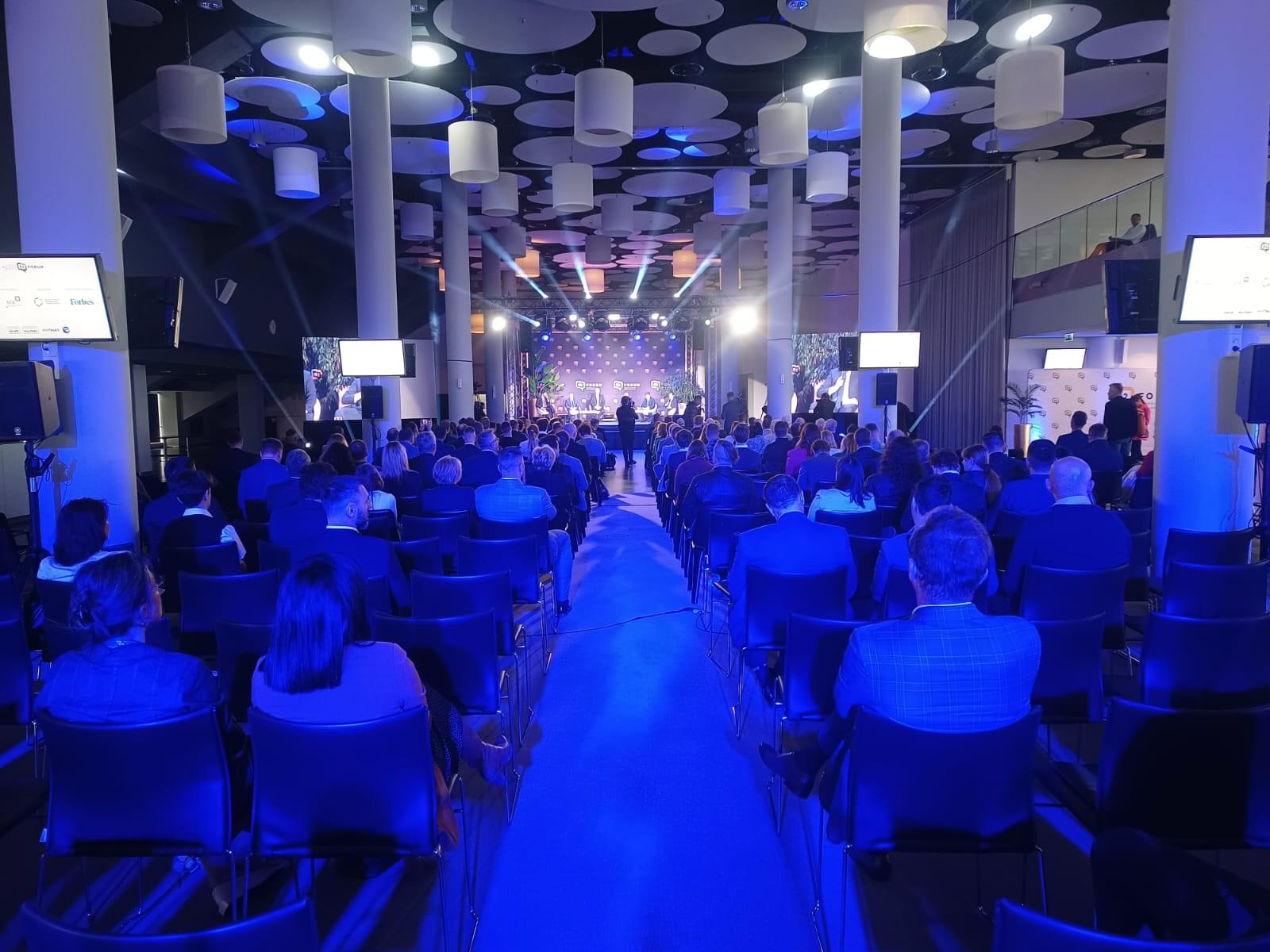 zdjęcie tła - konferencja