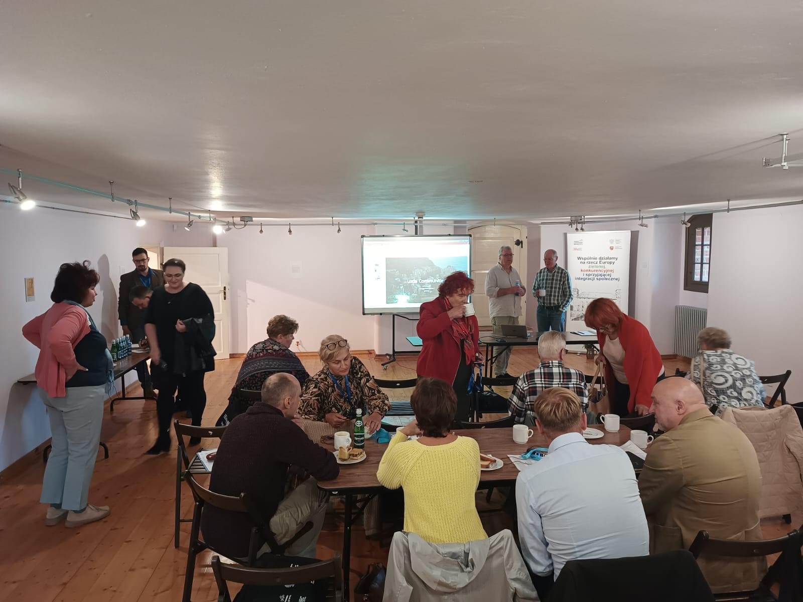 grupa osób podczas warsztatów